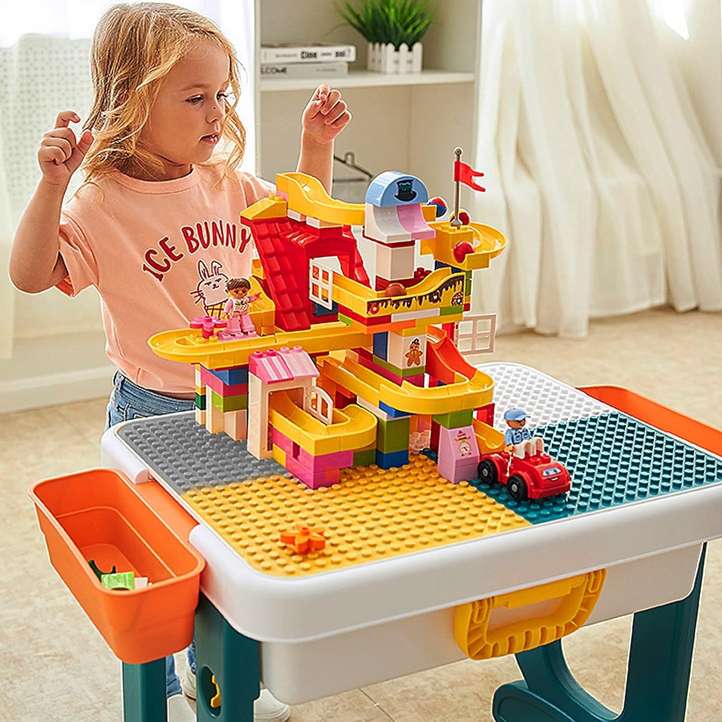 Multifunctional Table with Storage ©